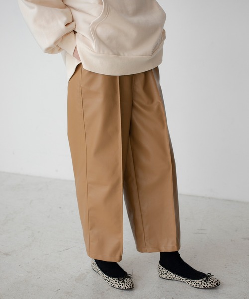 RUBY AND YOU（ルビーアンドユー）の「センタープリーツサロペット（サロペット/オーバーオール・レディース・ベージュ・FREE）」の15枚目の写真