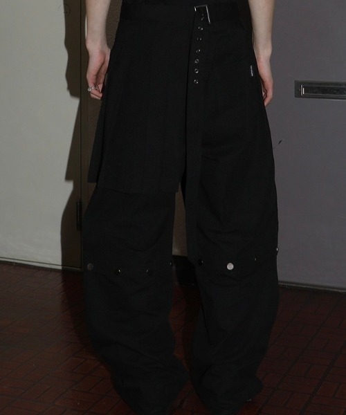 ESC STUDIO(イーエスシースタジオ)の「韓国ブランド ESC STUDIO イーエスシースタジオ skirt layered snap pants スカートレイヤードスナップパンツ レイヤードパンツ カモ柄パンツ カモフラージュ スナップボタンハーフパンツ フルレングスパンツ 2wayパンツ 韓国ファッション 韓国ストリート ストリートファッション(カーゴパンツ・メンズ・グリーン系カモフラージュ/ブラック・M)」の21枚目の写真