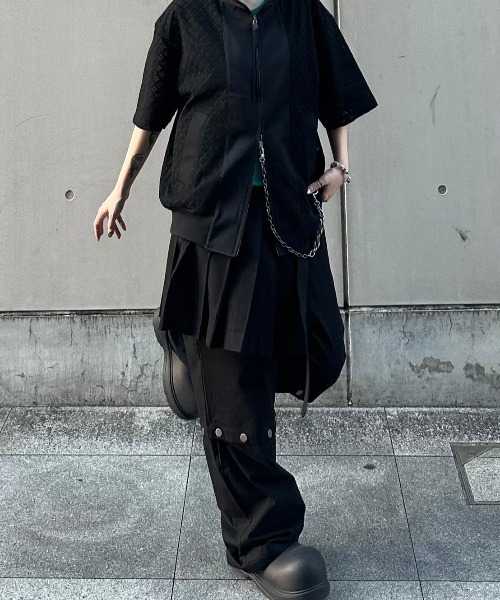 ESC STUDIO(イーエスシースタジオ)の「韓国ブランド ESC STUDIO イーエスシースタジオ skirt layered snap pants スカートレイヤードスナップパンツ レイヤードパンツ カモ柄パンツ カモフラージュ スナップボタンハーフパンツ フルレングスパンツ 2wayパンツ 韓国ファッション 韓国ストリート ストリートファッション(カーゴパンツ・メンズ・グリーン系カモフラージュ/ブラック・M)」の3枚目の写真