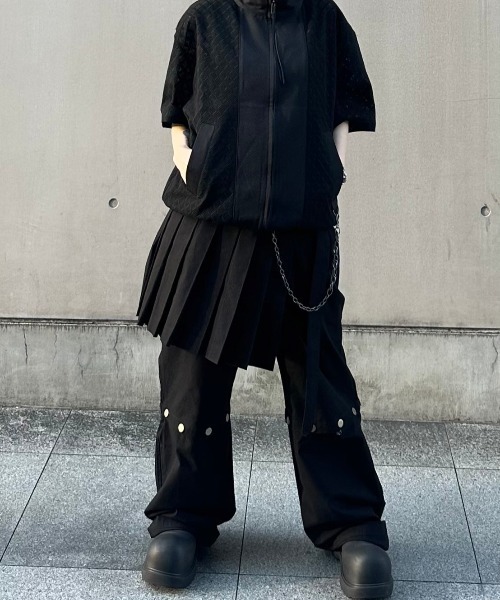 ESC STUDIO(イーエスシースタジオ)の「韓国ブランド ESC STUDIO イーエスシースタジオ skirt layered snap pants スカートレイヤードスナップパンツ レイヤードパンツ カモ柄パンツ カモフラージュ スナップボタンハーフパンツ フルレングスパンツ 2wayパンツ 韓国ファッション 韓国ストリート ストリートファッション(カーゴパンツ・メンズ・グリーン系カモフラージュ/ブラック・M)」の5枚目の写真