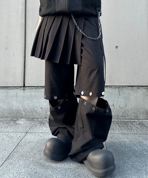 ESC STUDIO(イーエスシースタジオ)の「韓国ブランド ESC STUDIO イーエスシースタジオ skirt layered snap pants スカートレイヤードスナップパンツ レイヤードパンツ カモ柄パンツ カモフラージュ スナップボタンハーフパンツ フルレングスパンツ 2wayパンツ 韓国ファッション 韓国ストリート ストリートファッション(カーゴパンツ・メンズ・グリーン系カモフラージュ/ブラック・M)」の8枚目の写真