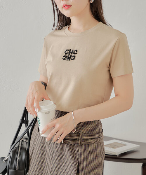 Chico(チコ)の「ビーズロゴ入り刺繍チビT(Tシャツ/カットソー・レディース・ブラック/グレイッシュベージュ/ホワイト/レッド・FREE)」の7枚目の写真