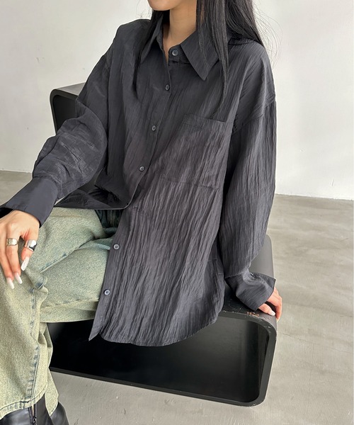 feepur（フェピュール）の「シワマットサテンオーバーシャツ（シャツ/ブラウス・レディース・ブラック/アイボリー・MEDIUM）」の9枚目の写真
