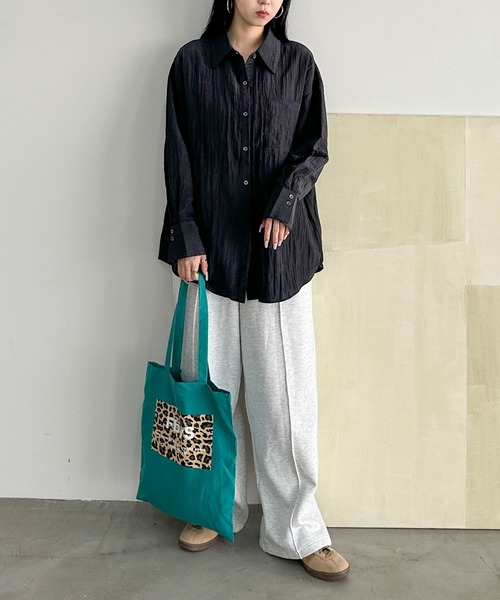 feepur（フェピュール）の「シワマットサテンオーバーシャツ（シャツ/ブラウス・レディース・ブラック/アイボリー・MEDIUM）」の11枚目の写真