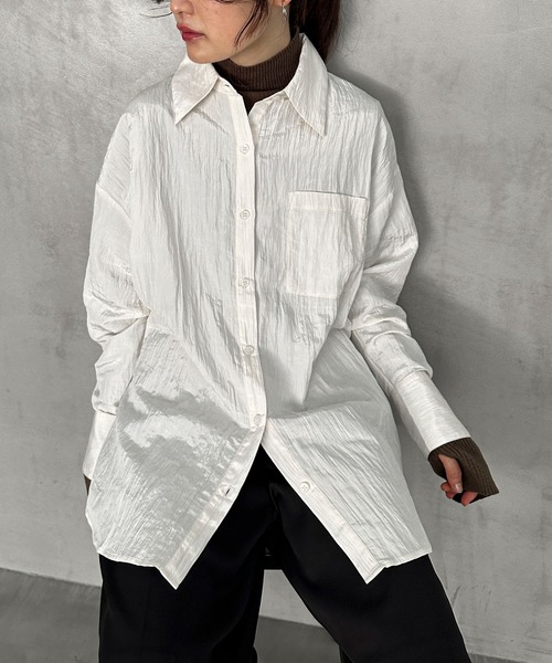 feepur（フェピュール）の「シワマットサテンオーバーシャツ（シャツ/ブラウス・レディース・ブラック/アイボリー・MEDIUM）」の4枚目の写真