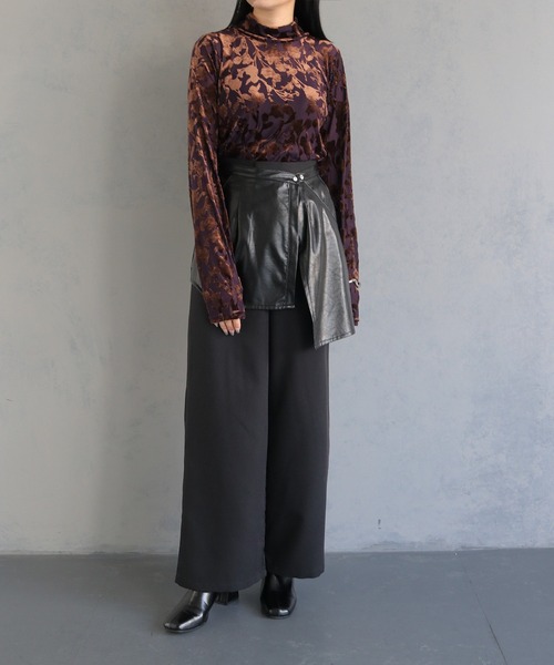 &g'aime（アンジェム）の「【&g’aime】微光沢フロッキー総柄シアートップス　FLOCKY PRINT SHEER TURTLENECK TOPS（Tシャツ/カットソー・レディース・ブラック/ベージュ/パープル・FREE）」の5枚目の写真