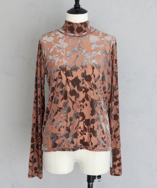 &g'aime（アンジェム）の「【&g’aime】微光沢フロッキー総柄シアートップス　FLOCKY PRINT SHEER TURTLENECK TOPS（Tシャツ/カットソー・レディース・ブラック/ベージュ/パープル・FREE）」の7枚目の写真