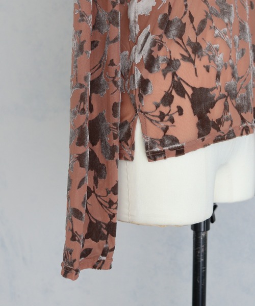 &g'aime（アンジェム）の「【&g’aime】微光沢フロッキー総柄シアートップス　FLOCKY PRINT SHEER TURTLENECK TOPS（Tシャツ/カットソー・レディース・ブラック/ベージュ/パープル・FREE）」の9枚目の写真