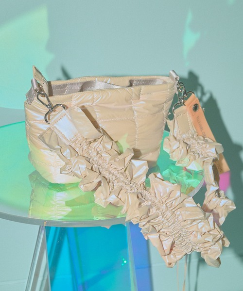 ELLEgirl（エルガール）の「フリルショルダーキルトバッグ（ショルダーバッグ・レディース・シルバー/ブラック/アイボリー・FREE）」の2枚目の写真