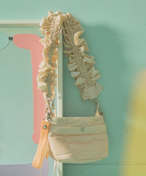 ELLEgirl（エルガール）の「フリルショルダーキルトバッグ（ショルダーバッグ・レディース・シルバー/ブラック/アイボリー・FREE）」の8枚目の写真