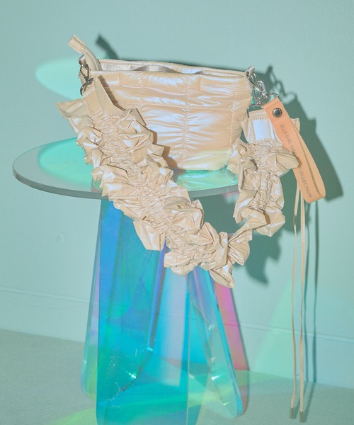 ELLEgirl（エルガール）の「フリルショルダーキルトバッグ（ショルダーバッグ・レディース・シルバー/ブラック/アイボリー・FREE）」の6枚目の写真