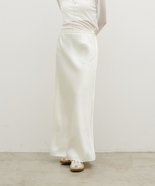 LARUTA(ラルータ)の「【LARUTA】サテンナロースカート(スカート・レディース・ベージュ/ネイビー/アイボリー・SMALL/LARGE/MEDIUM)」の5枚目の写真