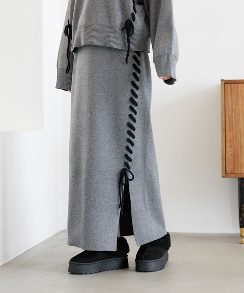 LAKOLE(ラコレ)の「ハンドステッチニットスカート / 143185(スカート・レディース・チャコール/モカ/ブラック/アイボリー/ライトグレー/ブラウン・FREE)」の3枚目の写真