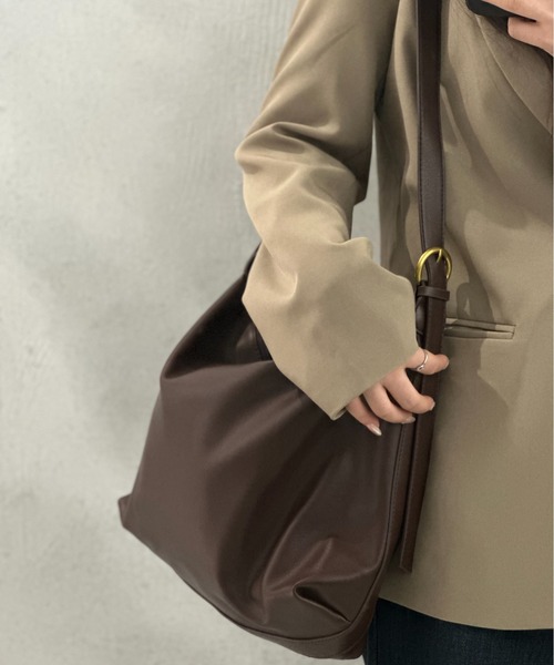 Burner(バーナー)の「【OKUOKU 0909】4色展開/A4対応大容量ショルダーバッグ oku-bag-734395257637-30 Yy【RBTS】(ショルダーバッグ・レディース・ブラック/ダークブラウン/ベージュ/ブラウン・FREE)」の16枚目の写真