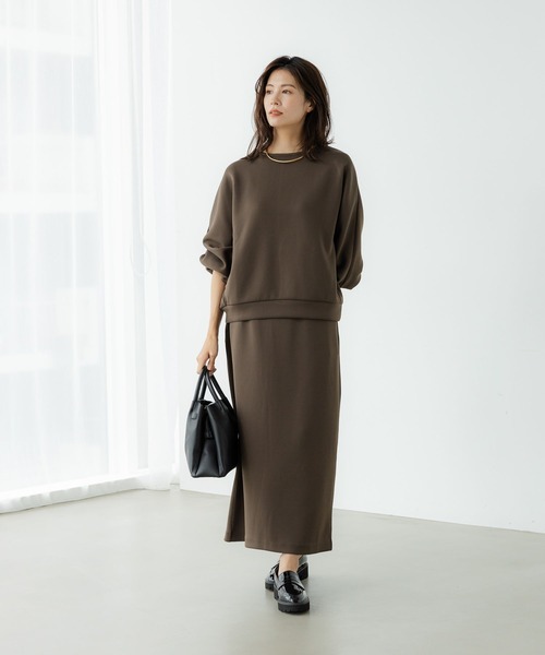 Elura（エルーラ）の「大人リュクスボートネックプルオーバー/133672（スウェット・レディース・ブラック/ブラウン系その他2/ブラック系その他/ベージュ/ダークブラウン・LARGE/MEDIUM）」の15枚目の写真