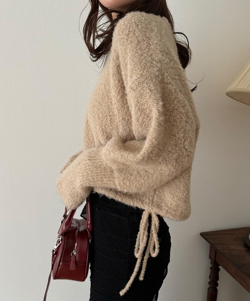 junoah（ジュノア）の「シャギーショート丈Vネックニット（ニット/セーター・レディース・ホワイト/ブラック/ピンクベージュ・MEDIUM/LARGE）」の12枚目の写真