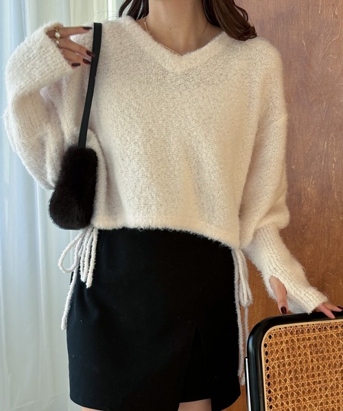 junoah（ジュノア）の「シャギーショート丈Vネックニット（ニット/セーター・レディース・ホワイト/ブラック/ピンクベージュ・MEDIUM/LARGE）」の14枚目の写真