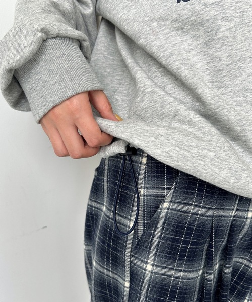 UNDERSTATEMENTs（アンダーステイトメント）の「【ユニセックス】ロゴプリントステッチ配色スウェット（スウェット・メンズ・ネイビー/グレー・MEDIUM/LARGE）」の11枚目の写真