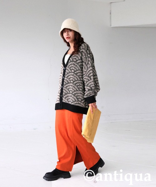 antiqua(アンティカ)の「青海波柄ニットカーディガン(ニット/セーター・レディース・ブラック×ベージュ・ONESIZE)」の5枚目の写真