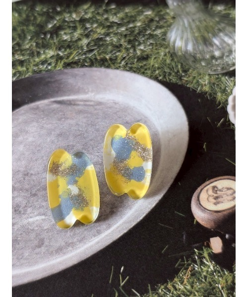 tone（トーン）の「【-HIGORO-】手書きアートピアス〈変形たてまる〉(MA)（ピアス（両耳用）・レディース・ネイビー系/イエロー× ブルー/ピンク系その他/ホワイト×ピンク・FREE）」の4枚目の写真