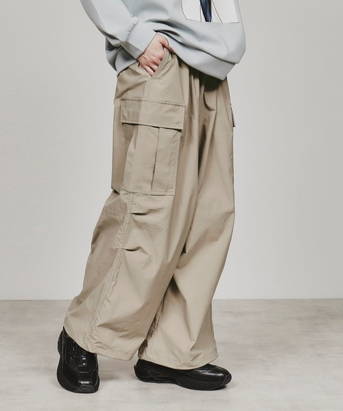 tk.TAKEO KIKUCHI（ティーケータケオキクチ）の「◆ポリエステルタフタワイドカーゴパンツ（カーゴパンツ・メンズ・ナチュラル/ブラック/カーキ・01/02/03）」の3枚目の写真