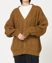 Kerrywoollenmills（ケリーウーレンミルズ）の「Aran Cable V Neck Cardigan Heavy（ニット/セーター）」