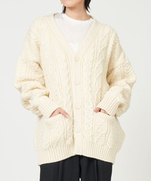 Kerrywoollenmills（ケリーウーレンミルズ）の「Aran Cable V Neck Cardigan Heavy（ニット/セーター）」