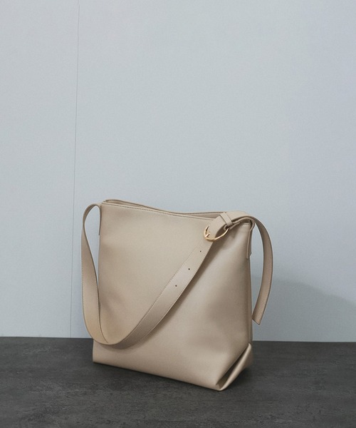 SALON adam et rope'（サロン アダム エ ロペ）の「スプリットレザートートバッグ/バケットバッグ［A4対応］（ショルダーバッグ・レディース・ライトグレー/ブラック・FREE）」の14枚目の写真