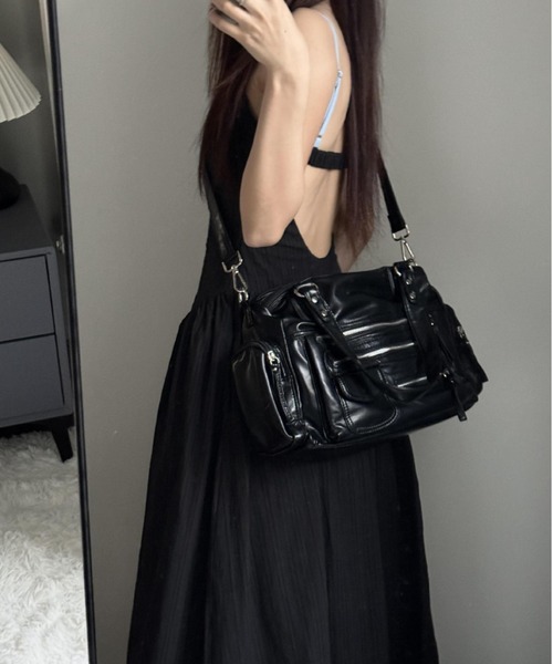 lilful(リルフル)の「【2WAY/自立型】大容量 フロントジップデザイン ダブルファスナー仕切り ハンドバッグ&ショルダーバッグ(ショルダーバッグ・レディース・ブラック・F)」の4枚目の写真