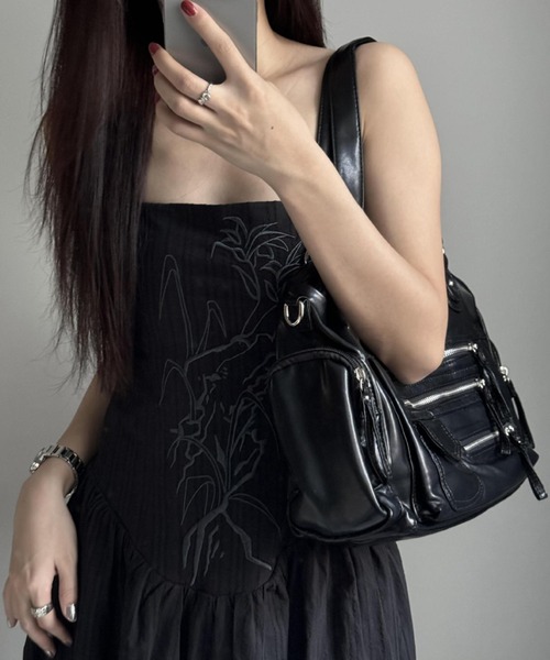 lilful(リルフル)の「【2WAY/自立型】大容量 フロントジップデザイン ダブルファスナー仕切り ハンドバッグ&ショルダーバッグ(ショルダーバッグ・レディース・ブラック・F)」の6枚目の写真