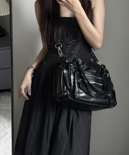 lilful(リルフル)の「【2WAY/自立型】大容量 フロントジップデザイン ダブルファスナー仕切り ハンドバッグ&ショルダーバッグ(ショルダーバッグ・レディース・ブラック・F)」の7枚目の写真