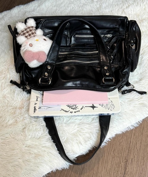 lilful(リルフル)の「【2WAY/自立型】大容量 フロントジップデザイン ダブルファスナー仕切り ハンドバッグ&ショルダーバッグ(ショルダーバッグ・レディース・ブラック・F)」の9枚目の写真