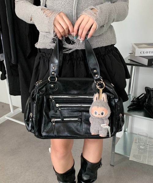 lilful(リルフル)の「【2WAY/自立型】大容量 フロントジップデザイン ダブルファスナー仕切り ハンドバッグ&ショルダーバッグ(ショルダーバッグ・レディース・ブラック・F)」の13枚目の写真