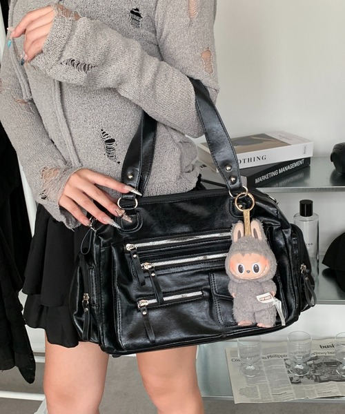 lilful(リルフル)の「【2WAY/自立型】大容量 フロントジップデザイン ダブルファスナー仕切り ハンドバッグ&ショルダーバッグ(ショルダーバッグ・レディース・ブラック・F)」の11枚目の写真