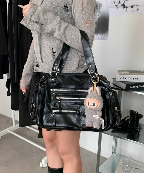 lilful(リルフル)の「【2WAY/自立型】大容量 フロントジップデザイン ダブルファスナー仕切り ハンドバッグ&ショルダーバッグ(ショルダーバッグ・レディース・ブラック・F)」の21枚目の写真