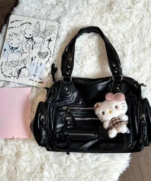 lilful(リルフル)の「【2WAY/自立型】大容量 フロントジップデザイン ダブルファスナー仕切り ハンドバッグ&ショルダーバッグ(ショルダーバッグ・レディース・ブラック・F)」の15枚目の写真