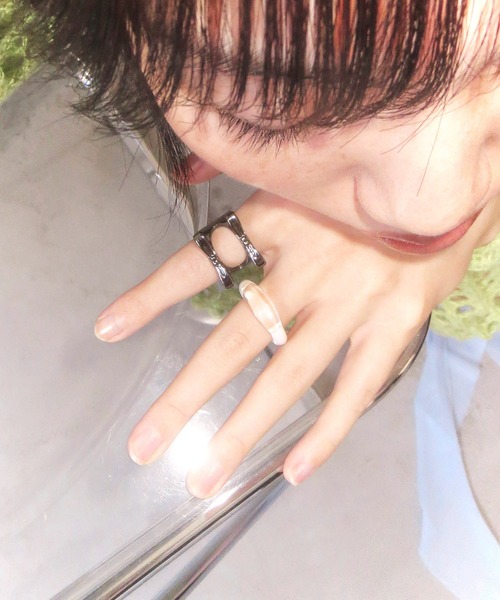 Casselini（キャセリーニ）の「Casselini(キャセリーニ)ダブルリボンリング（リング・レディース・シルバー/ブラック・13号）」の3枚目の写真