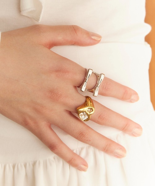 Casselini（キャセリーニ）の「Casselini(キャセリーニ)ダブルリボンリング（リング・レディース・シルバー/ブラック・13号）」の4枚目の写真