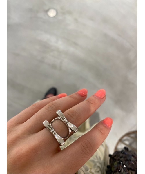 Casselini（キャセリーニ）の「Casselini(キャセリーニ)ダブルリボンリング（リング・レディース・シルバー/ブラック・13号）」の5枚目の写真