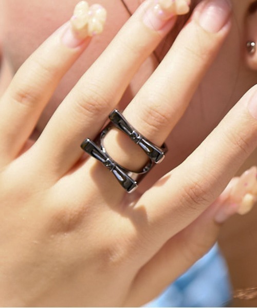 Casselini（キャセリーニ）の「Casselini(キャセリーニ)ダブルリボンリング（リング・レディース・シルバー/ブラック・13号）」の10枚目の写真