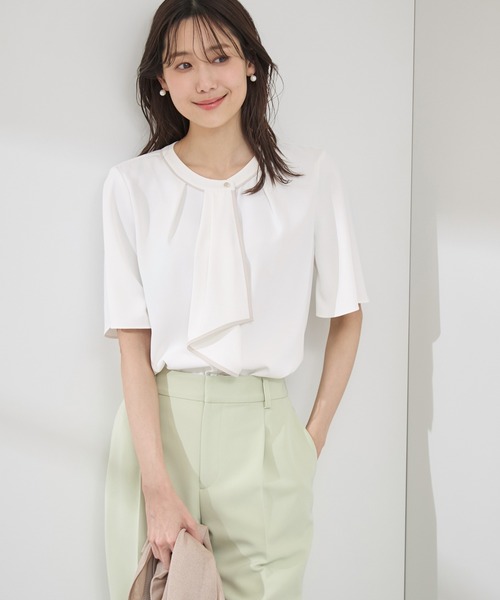 ROPE' PICNIC(ロペピクニック)の「【WEB限定サイズ】配色ボウタイ風ハーフスリーブブラウス/通勤対応(シャツ/ブラウス・レディース・ベージュ/チャコールグレー/サックスブルー/ホワイト系その他/ホワイト系その他2・40/38/36)」の22枚目の写真