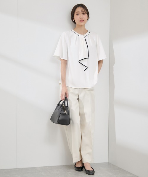 ROPE' PICNIC(ロペピクニック)の「【WEB限定サイズ】配色ボウタイ風ハーフスリーブブラウス/通勤対応(シャツ/ブラウス・レディース・ベージュ/チャコールグレー/サックスブルー/ホワイト系その他/ホワイト系その他2・40/38/36)」の13枚目の写真
