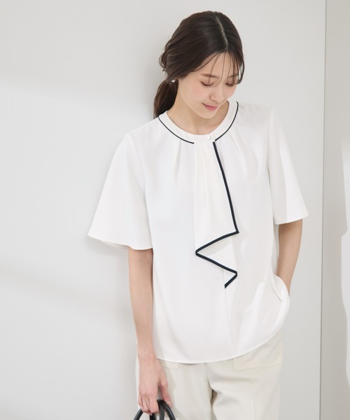 ROPE' PICNIC(ロペピクニック)の「【WEB限定サイズ】配色ボウタイ風ハーフスリーブブラウス/通勤対応(シャツ/ブラウス・レディース・ベージュ/チャコールグレー/サックスブルー/ホワイト系その他/ホワイト系その他2・40/38/36)」の17枚目の写真