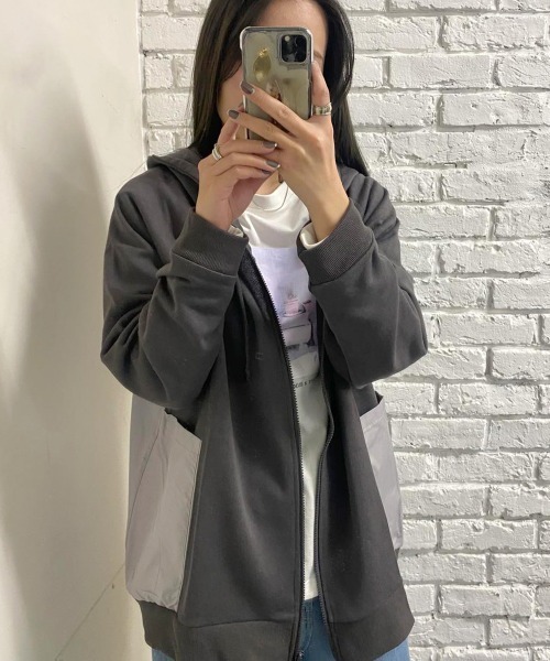 and it_(アンドイット)の「TC裏毛 異素材 切替えパーカー(パーカー・レディース・アイボリー/カーキ/チャコールグレー/杢グレー・M)」の1枚目の写真