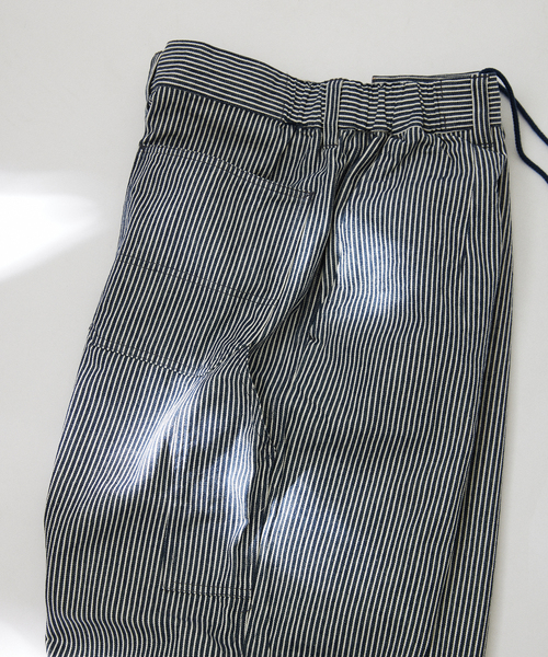 JOURNAL STANDARD relume（ジャーナルスタンダード　レリューム）の「デニム＆ヒッコリー ”レイジー” ペインターパンツ（デニムパンツ・メンズ・アイボリー/ブラックミックス/ダークブルー/コバルトブルー・LARGE/SMALL/MEDIUM）」の4枚目の写真