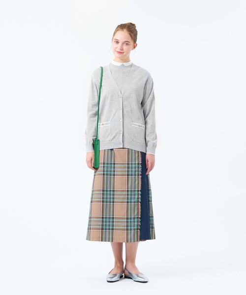 MACKINTOSH PHILOSOPHY（ﾏｯｷﾝﾄｯｼｭ ﾌｨﾛｿﾌｨｰ）の「トリミングカラーVネックカーディガン（カーディガン/ボレロ・レディース・グレー系その他/ブラック/ライトブルー/レッド/ダークネイビー・38）」の12枚目の写真