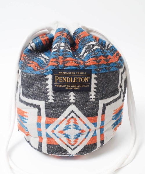 PENDLETON（ペンドルトン）の「【PE2】【PENDLETON/ペンドルトン】JAQUARD DRAW POUCH ジャガード ドロー ポーチ（ショルダーバッグ・レディース・レッド/チャコールグレー・FREE）」の4枚目の写真