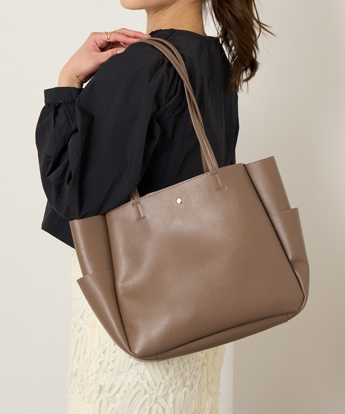 MAISON BREEZE(メゾンブリーズ)の「【MAISON BREEZE】フェイクレザーA4トートバッグ SNBD ※(トートバッグ・レディース・グレー/アイボリー/ブラック/ブラウン・FREE)」の4枚目の写真