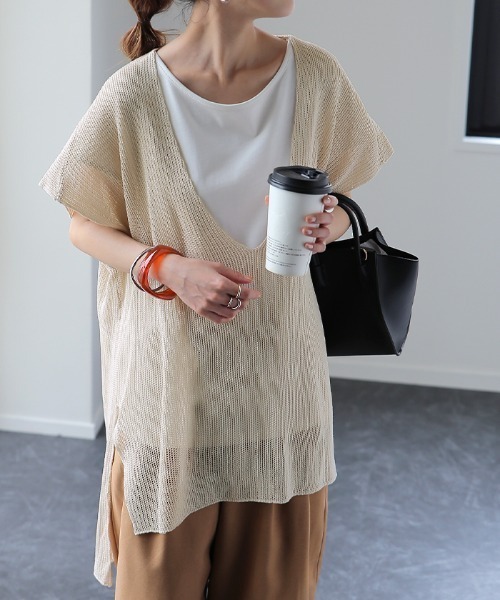 HUG.U(ハグユー)の「メッシュニットベスト 「抜け感たっぷり。」(ベスト・レディース・ブラック/ライトベージュ/アイボリー/ダークベージュ/ダークグレー/ダークブルー/マスタード/ライトグレー・FREE)」の9枚目の写真
