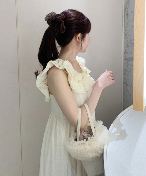 apres jour clair(アプレジュールクレア)の「【apres jour clair × gumi】アソート2WAYフリルワンピース(ワンピース・レディース・ホワイト系その他/アイボリー/ブラック/ピンクベージュ・X-LARGE/フリー)」の6枚目の写真